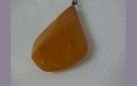 Antiker großer Bernsteinanhänger - Butterscotch - Baltic Amber