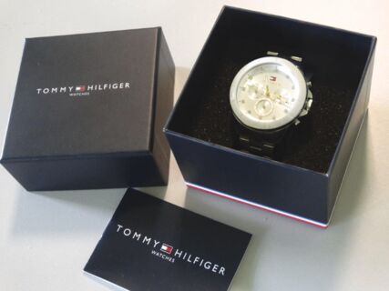 TOMMY HILFIGER Damenuhr NEU ungetragen Full Case