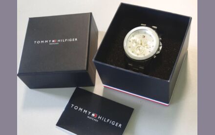 TOMMY HILFIGER Damenuhr NEU ungetragen Full Case