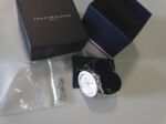 TOMMY HILFIGER Damenuhr NEU ungetragen Full Case
