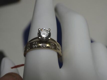 Goldener Damenring 14 Karat mit Besatz